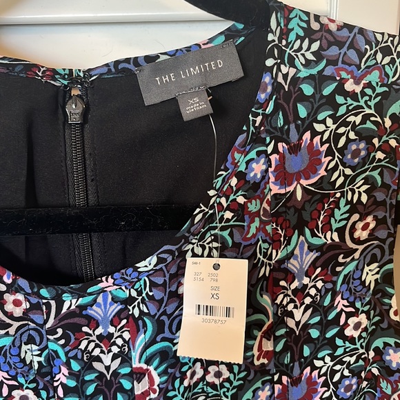 NWT XS Limited Pleated Flowy Dress - Picture 5 of 5